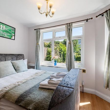 Lovely Garden Apartment In Wimbledon Town Centre With Private Parking By Wimbledon Holiday Lets Λονδίνο Εξωτερικό φωτογραφία