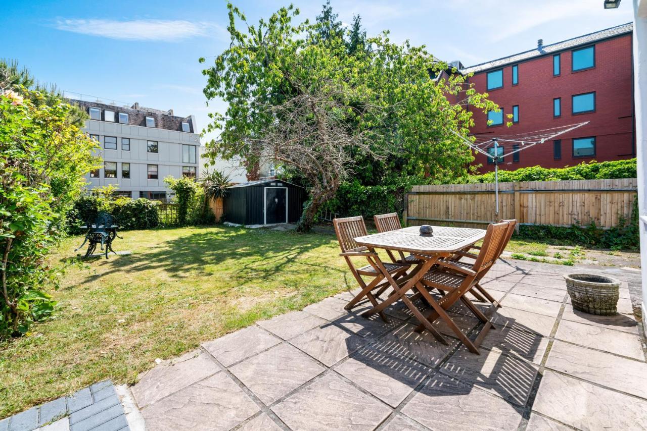 Lovely Garden Apartment In Wimbledon Town Centre With Private Parking By Wimbledon Holiday Lets Λονδίνο Εξωτερικό φωτογραφία