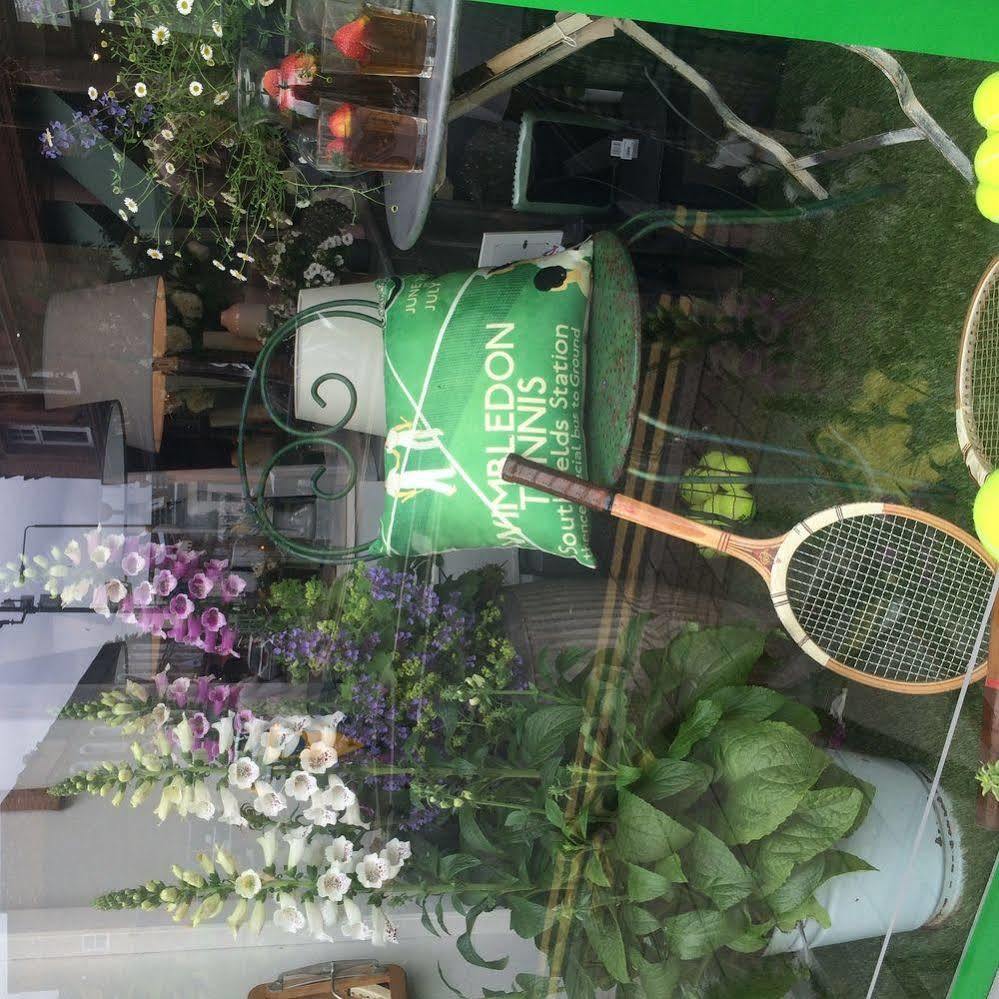 Lovely Garden Apartment In Wimbledon Town Centre With Private Parking By Wimbledon Holiday Lets Λονδίνο Εξωτερικό φωτογραφία