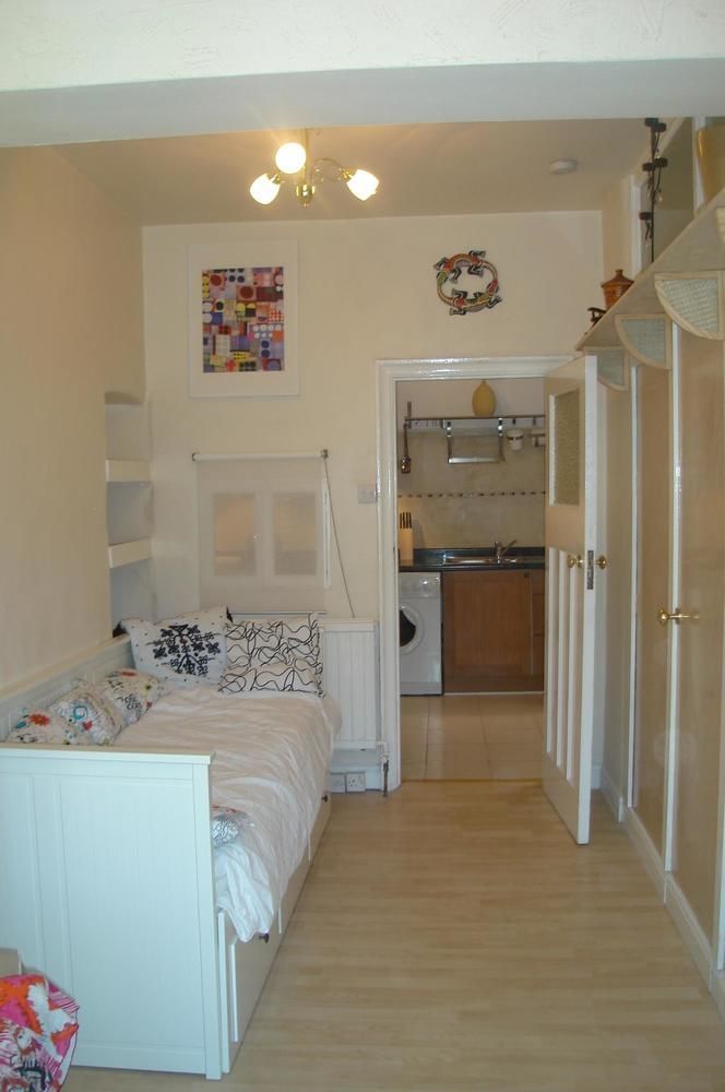 Lovely Garden Apartment In Wimbledon Town Centre With Private Parking By Wimbledon Holiday Lets Λονδίνο Εξωτερικό φωτογραφία