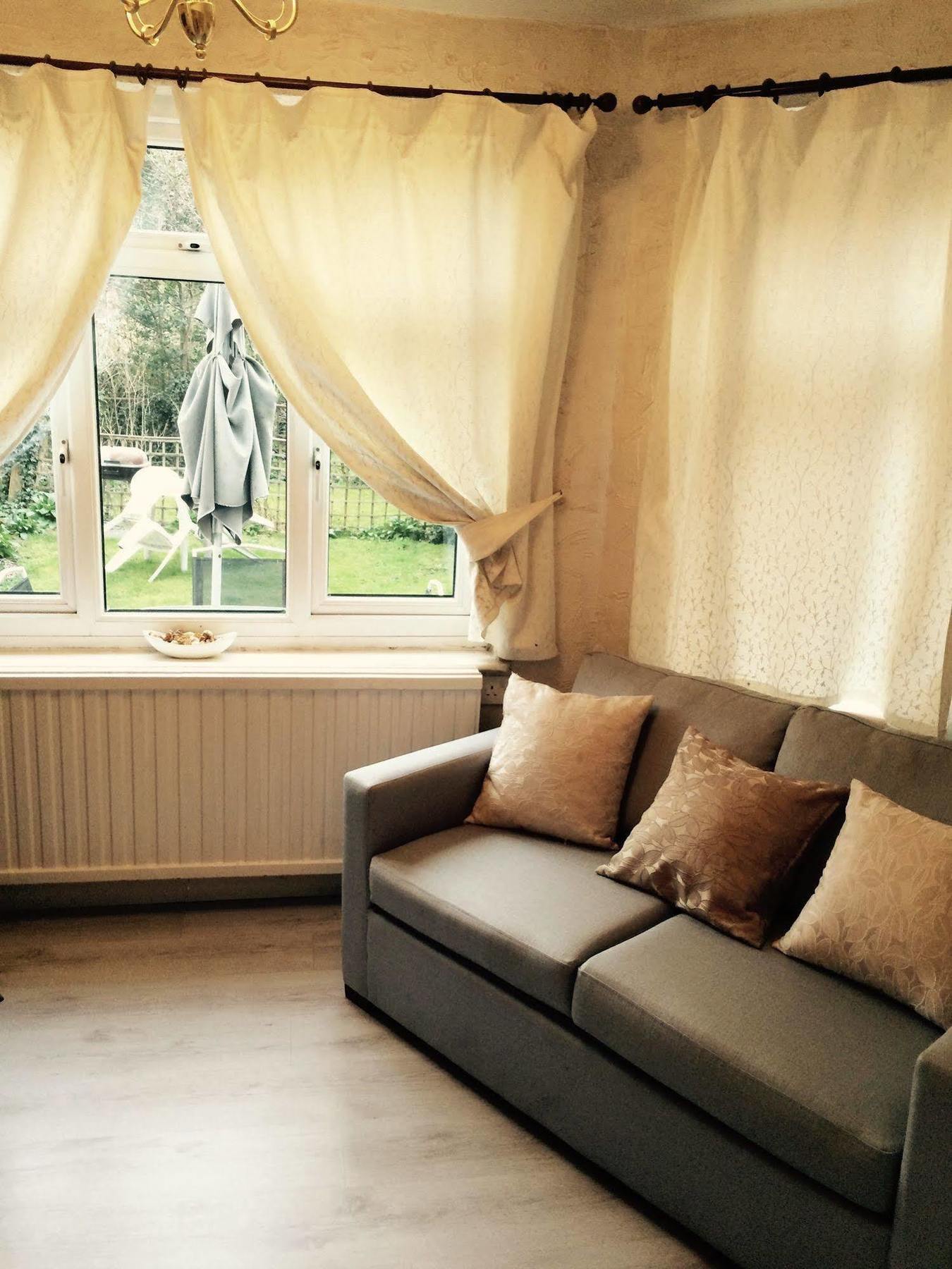 Lovely Garden Apartment In Wimbledon Town Centre With Private Parking By Wimbledon Holiday Lets Λονδίνο Εξωτερικό φωτογραφία