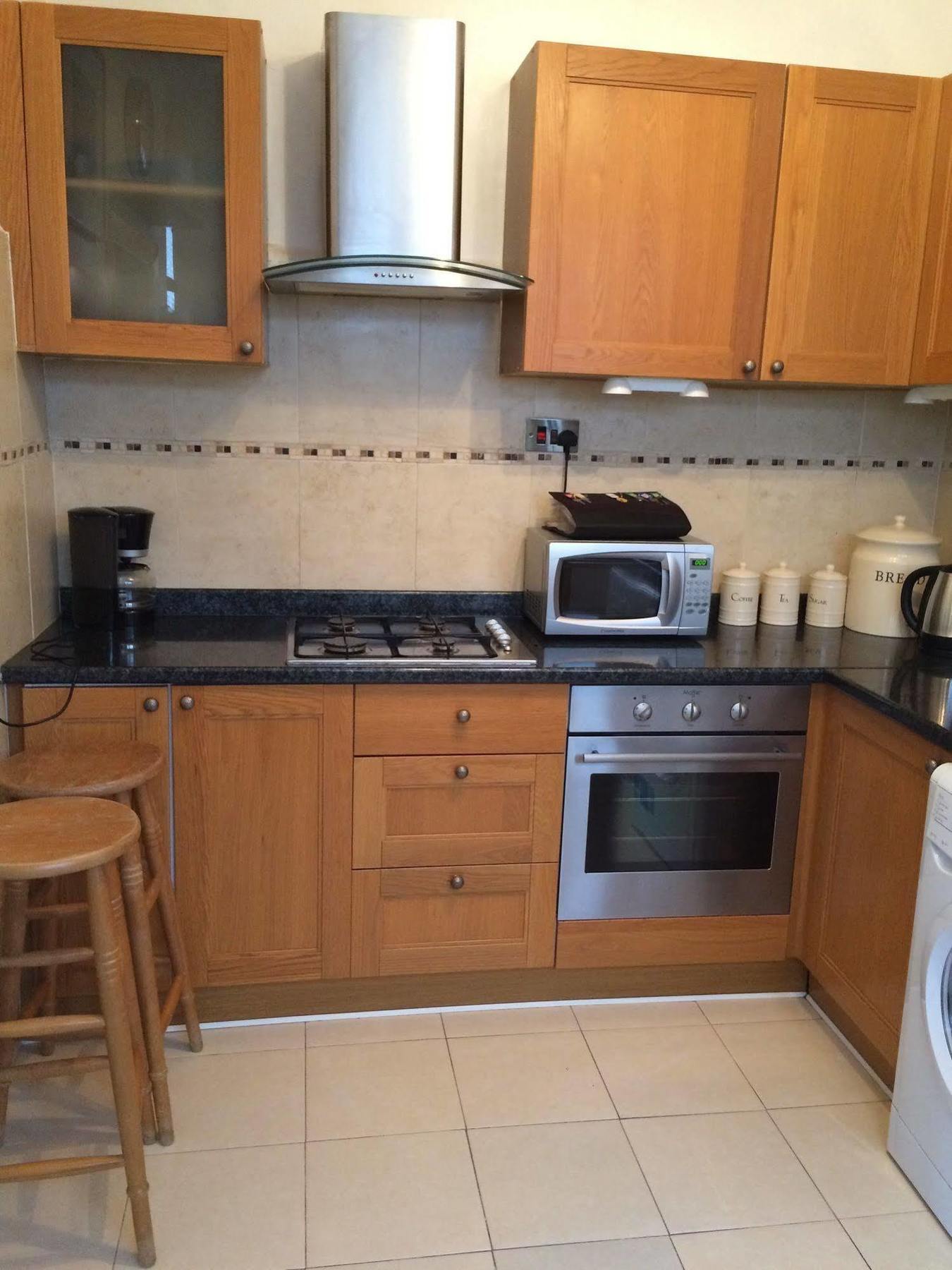 Lovely Garden Apartment In Wimbledon Town Centre With Private Parking By Wimbledon Holiday Lets Λονδίνο Εξωτερικό φωτογραφία