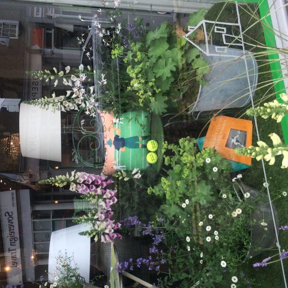 Lovely Garden Apartment In Wimbledon Town Centre With Private Parking By Wimbledon Holiday Lets Λονδίνο Εξωτερικό φωτογραφία